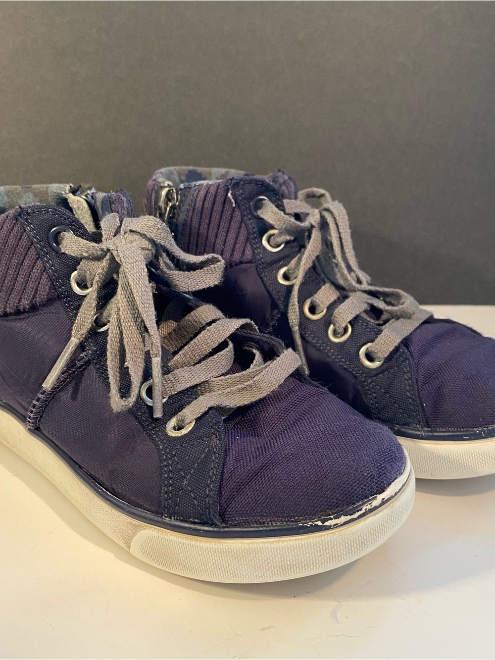 *CLEARANCE* UGG Kids Navy High-Top Casual Sneakers - Size 3 READ DESCRIPTION